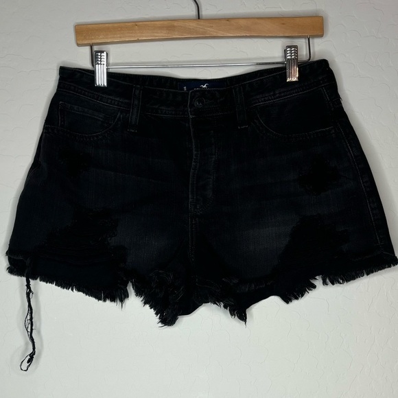 Hollister High Rise Mom Button Fly Jean Shorts Size 11 Black Distressed 30x3 - Picture 2 of 6